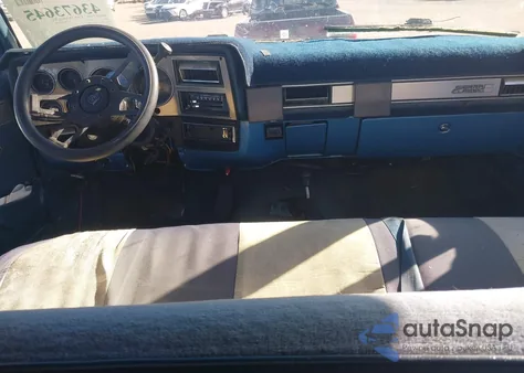 1986 GMC Suburban K1500 z USA, uszkodzony, nr VIN 1G5EK16L4GF503827